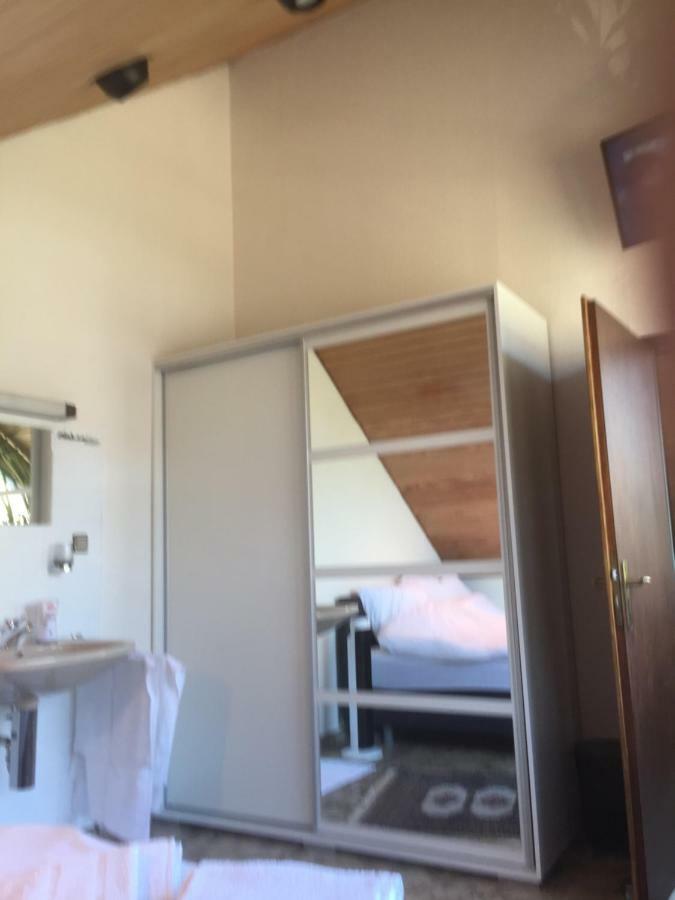 Duesseldorfer Privatzimmer Esterno foto